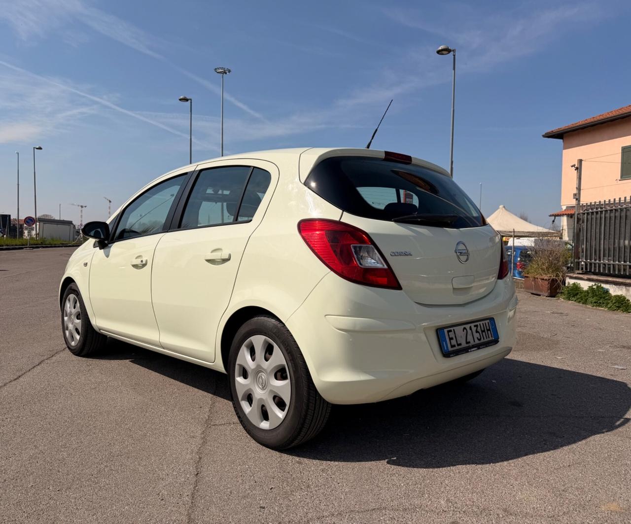Opel Corsa 1.2 5 porte Club CAMBIO AUTOMATICO