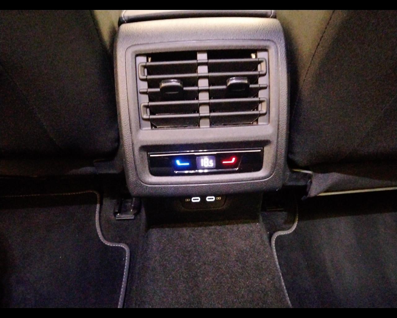 VOLKSWAGEN Golf VIII 2024 - Golf 2.0 tdi Life 115cv