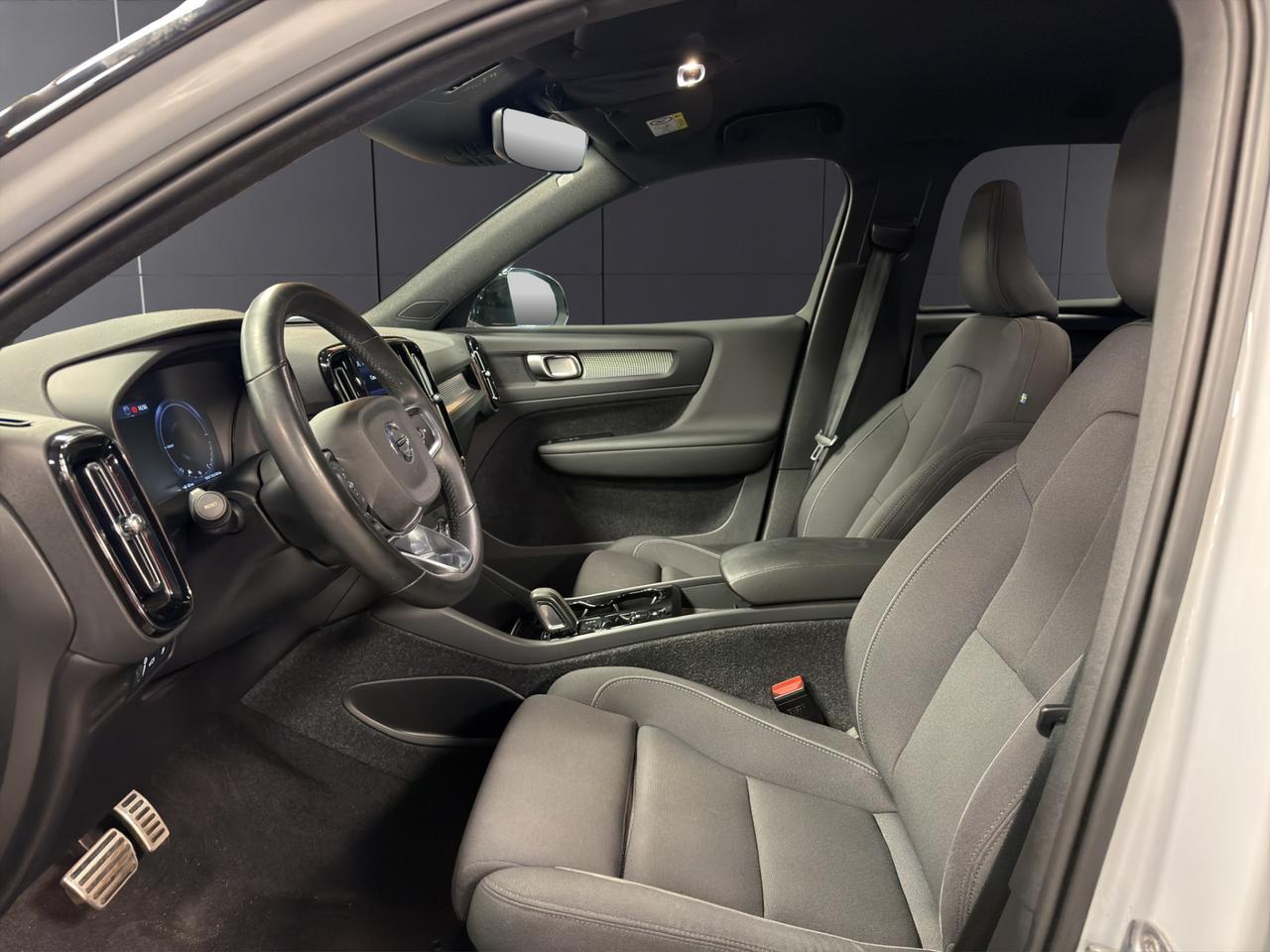 Volvo XC40 1.5 t4 phev R-design auto my21 - 24 MESI GARANZIA