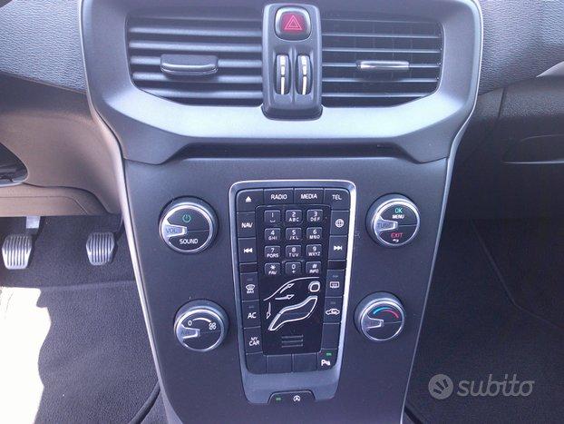 Volvo V40 Cross Country D2 120cv