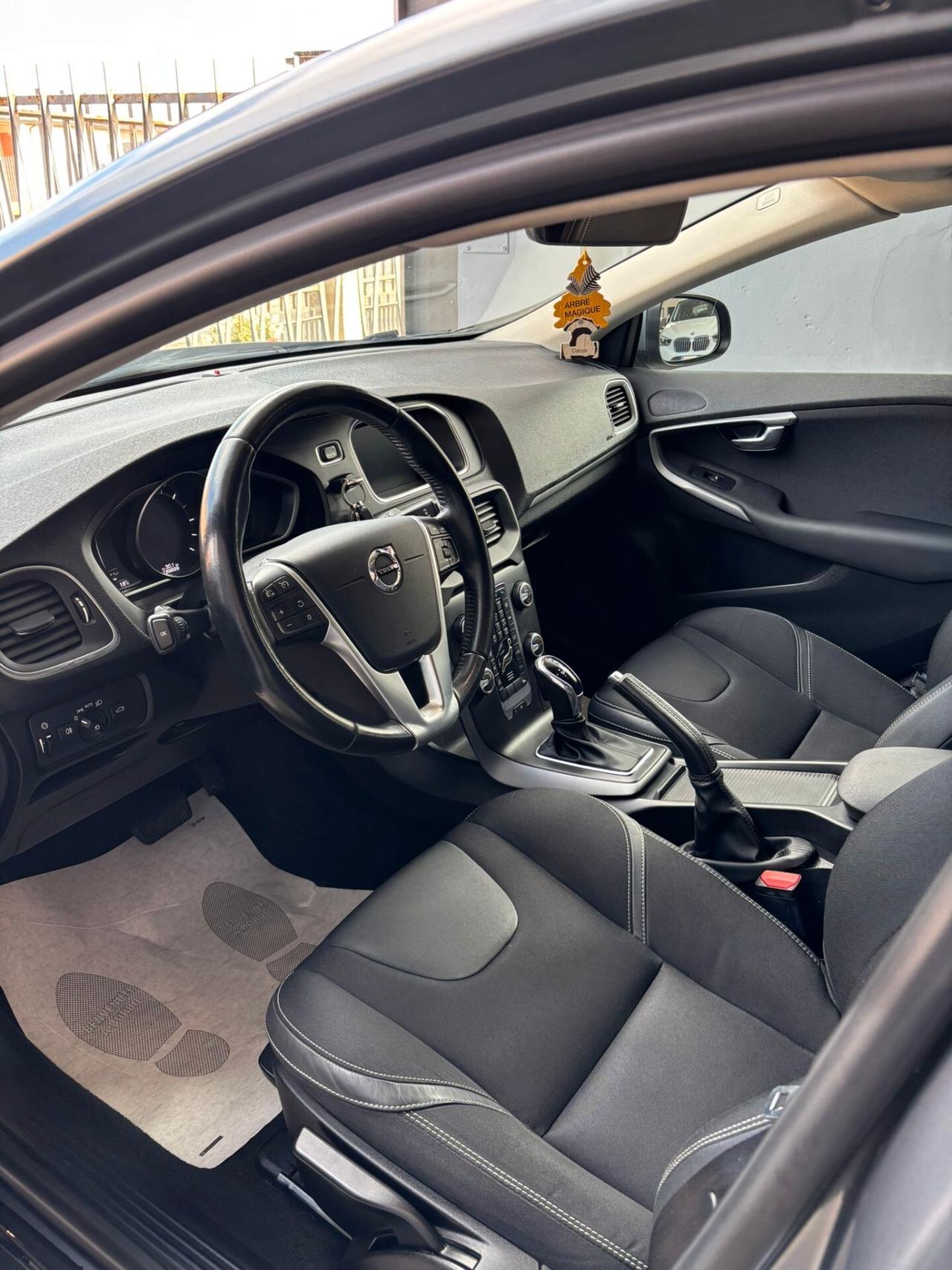 Volvo V40 D2 Geartronic Business Plus