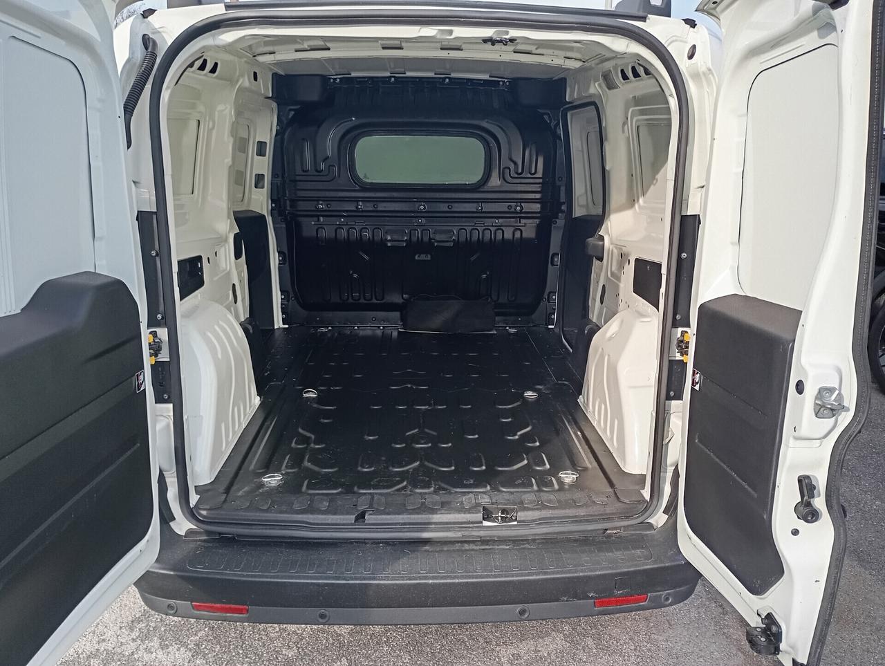 Fiat Doblo Cargo Maxi 1.6 Mjet 105CV Bus. 3 Posti