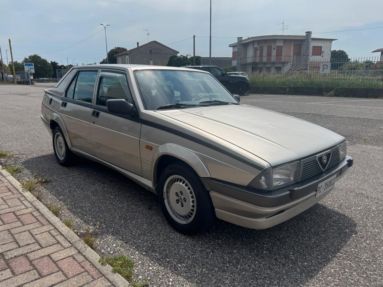 Alfa Romeo 75 2.0i Twin Spark