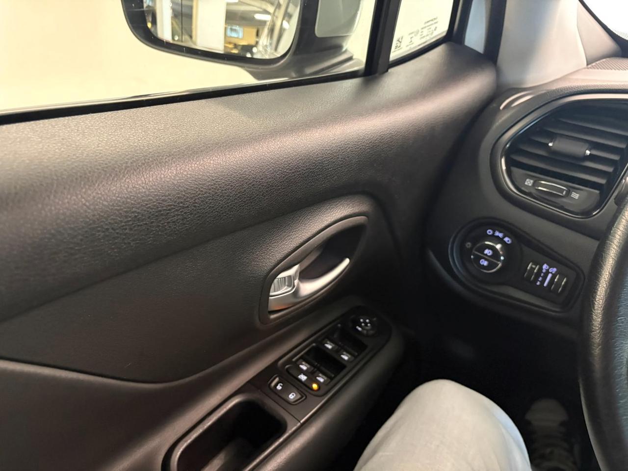Jeep Renegade 1.6 Mjt 120 cv Night Eagle