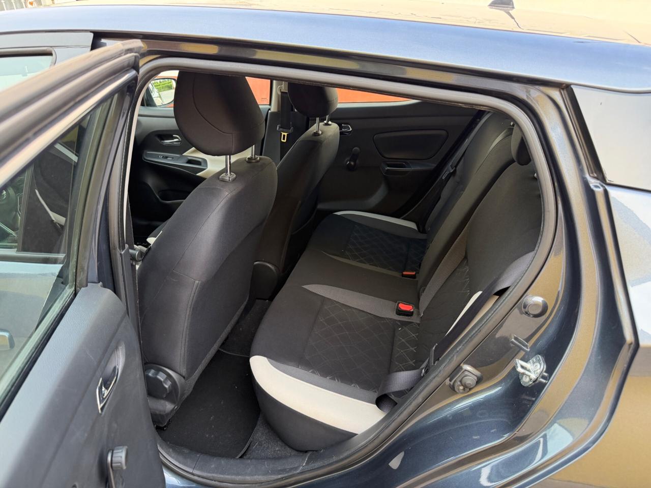 Nissan Micra 1.0L 12V 5 porte Visia+