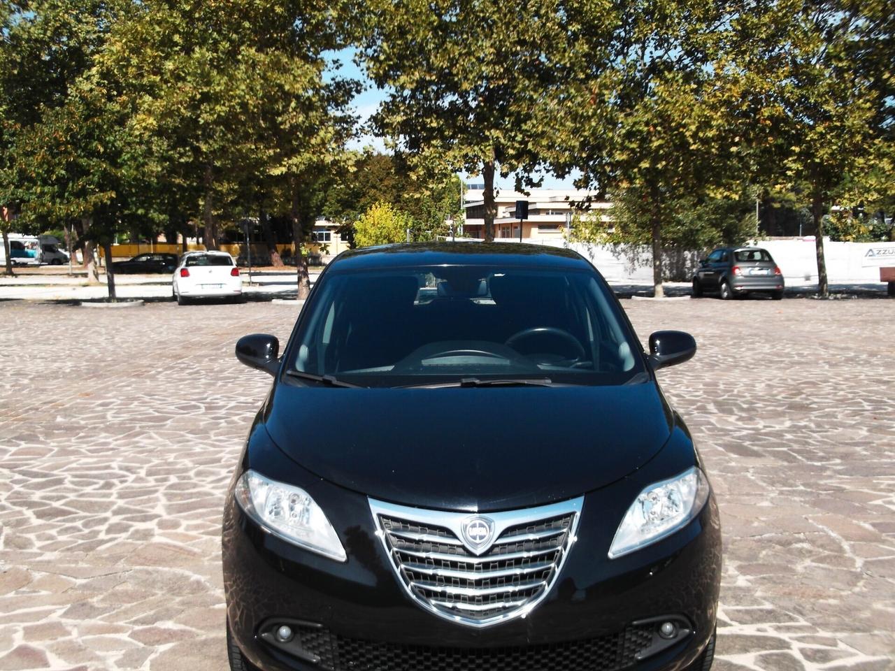 Lancia Ypsilon 1.0 Metano Neopatentati 2015