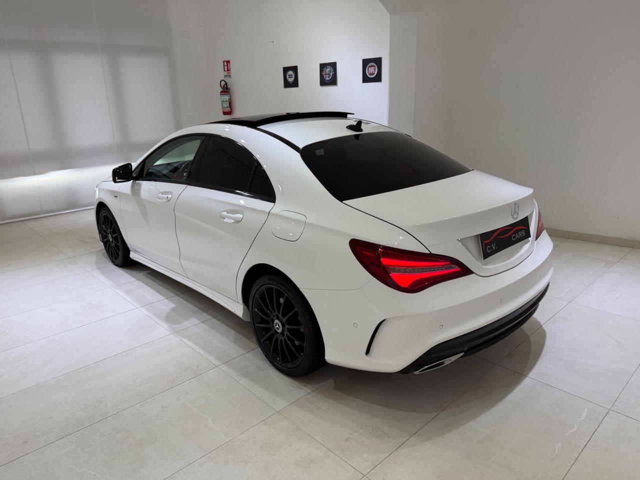 CLA 220 D AUTOMATIC PREMIUM TOTAL BLACK