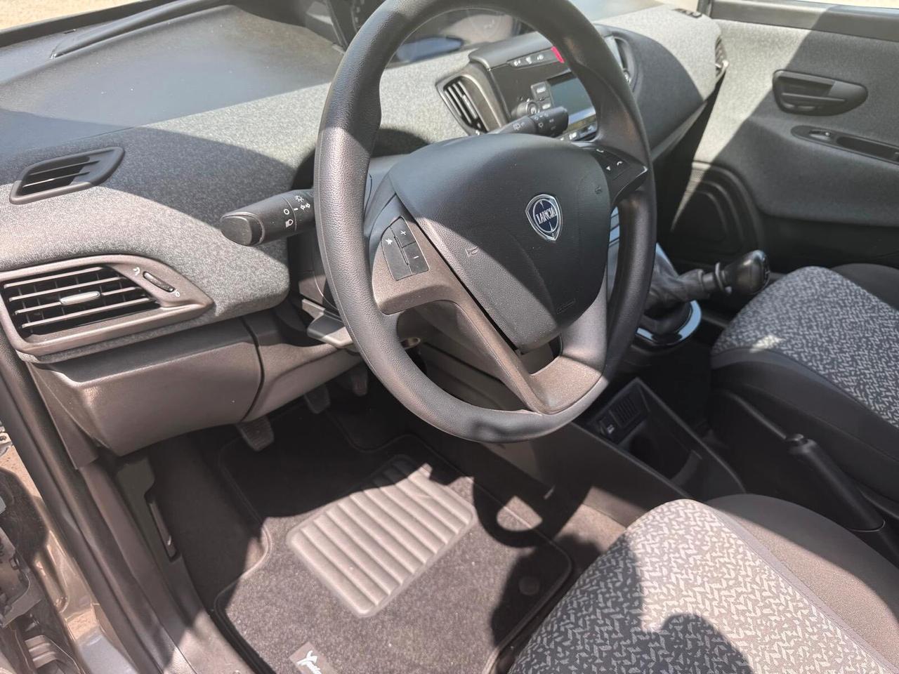 Lancia Ypsilon 1.0 FireFly 5 porte S&S Hybrid Silver Plus