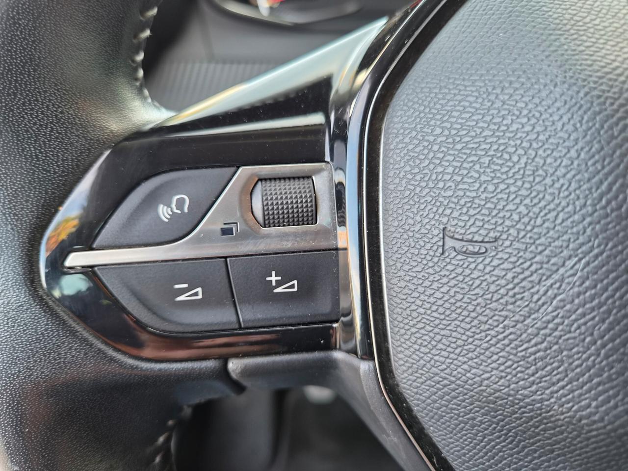 Peugeot 2008 PureTech 100 S&S Allure