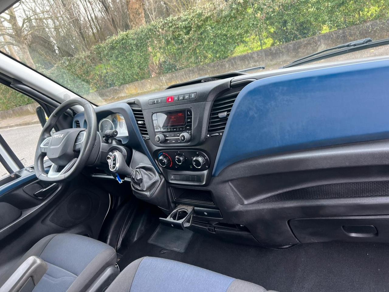 Iveco Daily 35S12 2.3 HPT PL Cabinato