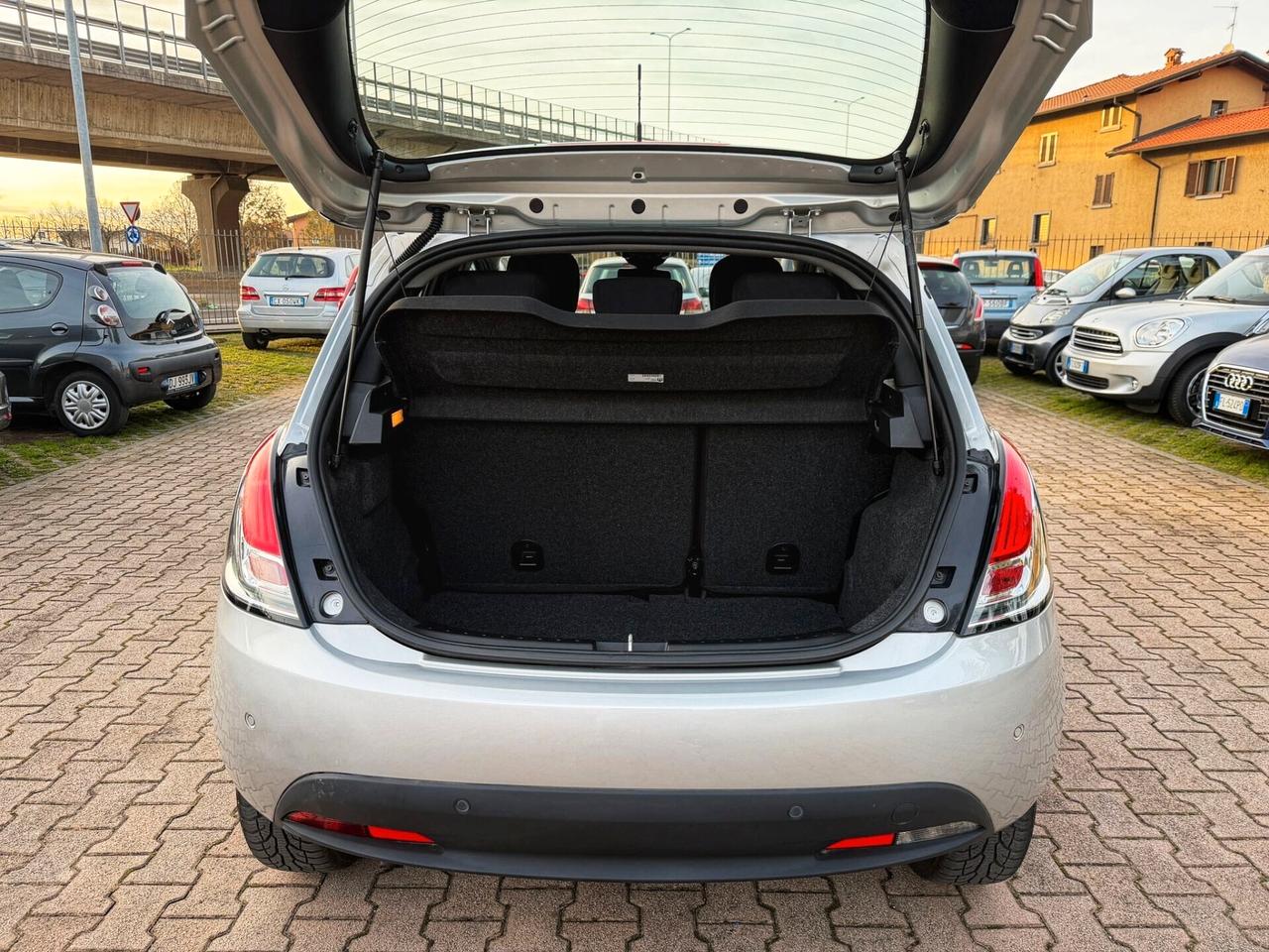 Lancia Ypsilon 1.2 69 CV 5 porte S&S Gold OK NEOPATENTATI