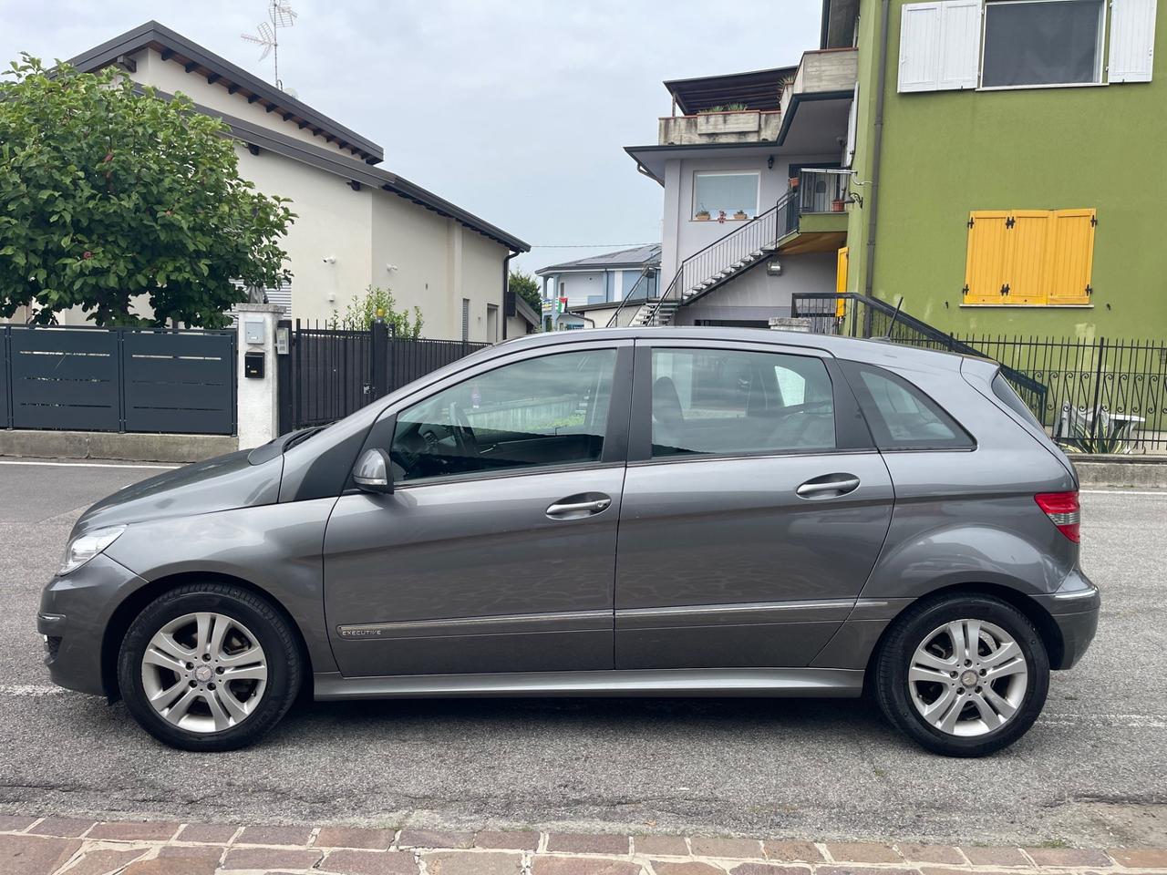 Mercedes-benz B 180 AUTOMATIC Executive