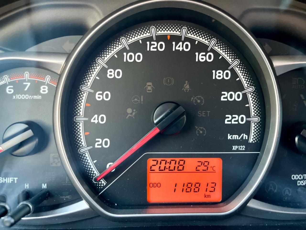 Toyota Yaris 1.0benz 2015 118.000km euro6 per neopatentati