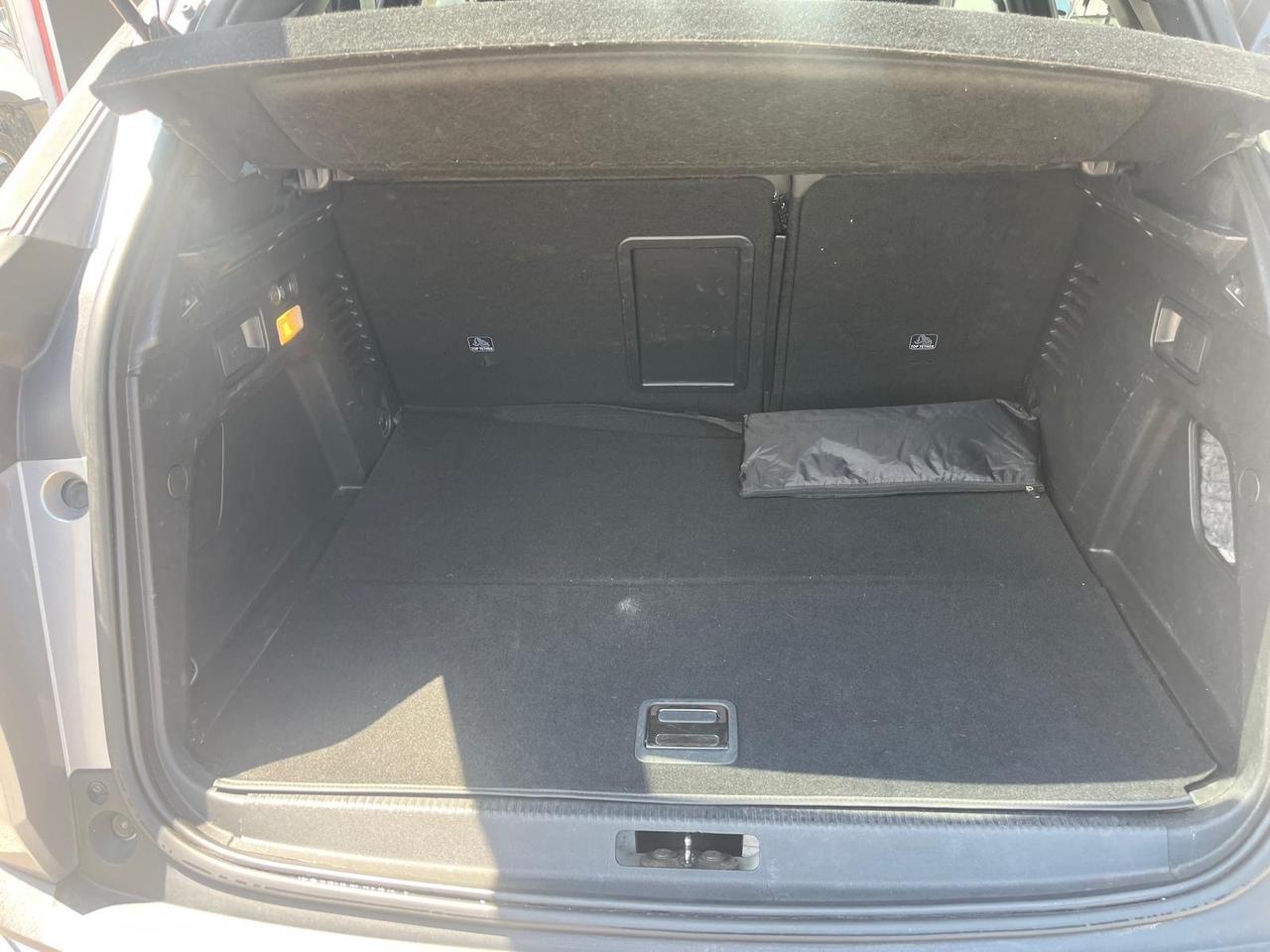 Peugeot 3008 1.5 hybrid 4-300 cv e-eat 8-allure-2023