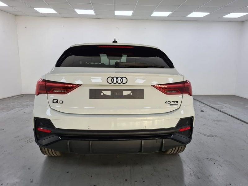 Audi Q3 Sportback 40 2.0 tdi Identity Black quattro 200cv s-tronic