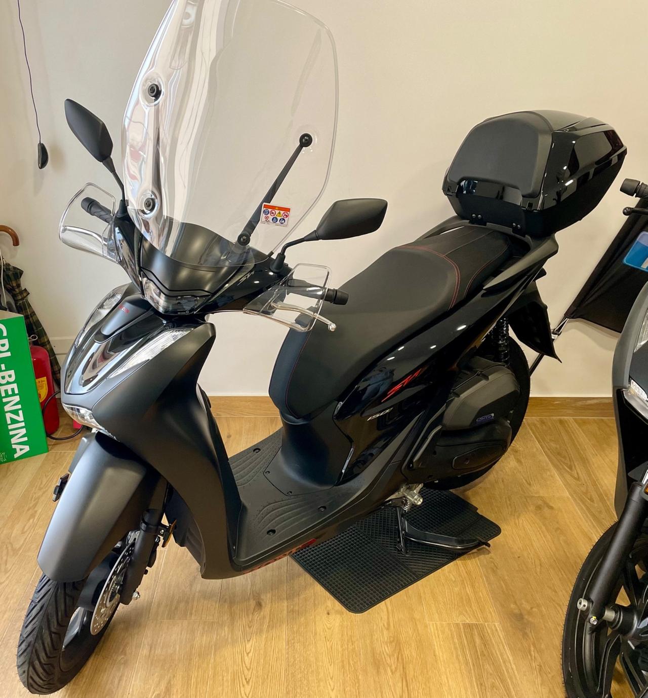 Honda SH 150 MATTE COAL BLACK METTALLIC SPORT