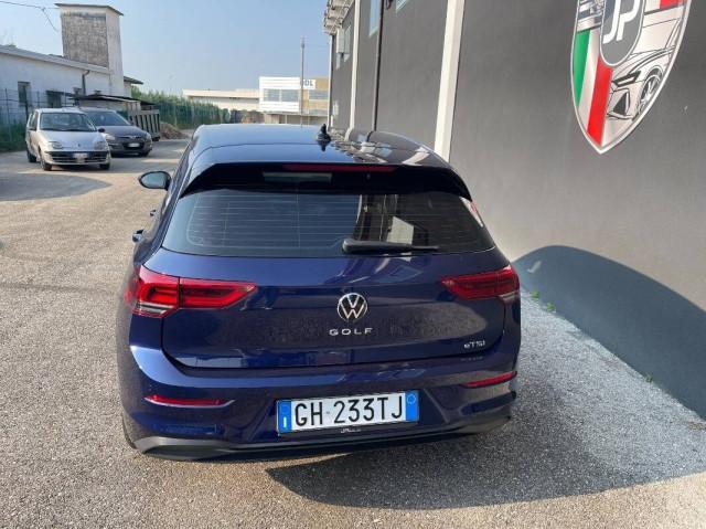 Volkswagen Golf 1.0 etsi 110cv dsg Luci amb PDC Vetri Scuri