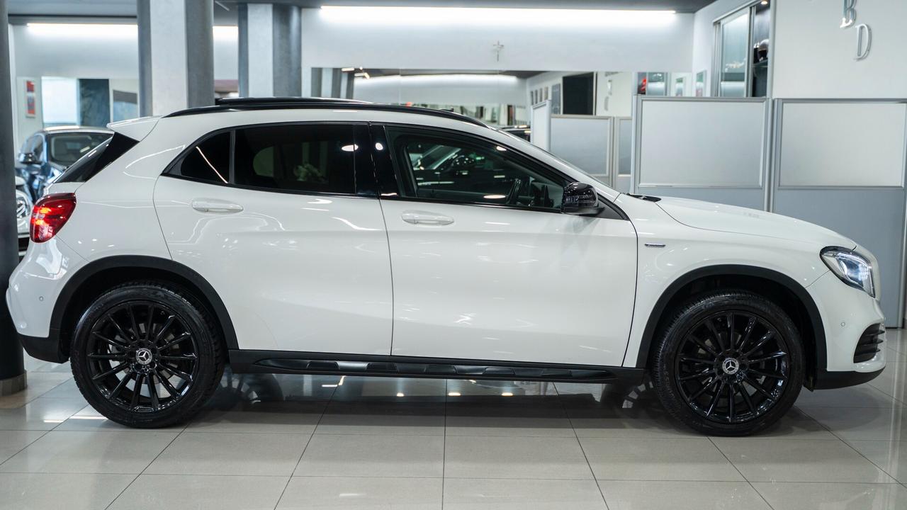 Mercedes-benz GLA 200 D NIGHT EDITION AUTO TETTO CARBONIO NAVI PELLE FULL OPTIONAL