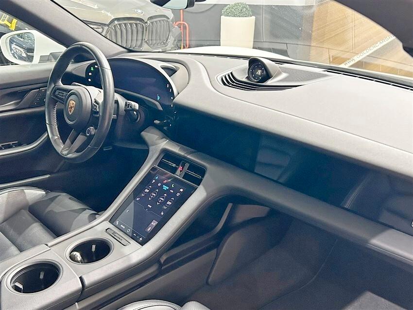 Porsche Taycan 4 Cross Turismo
