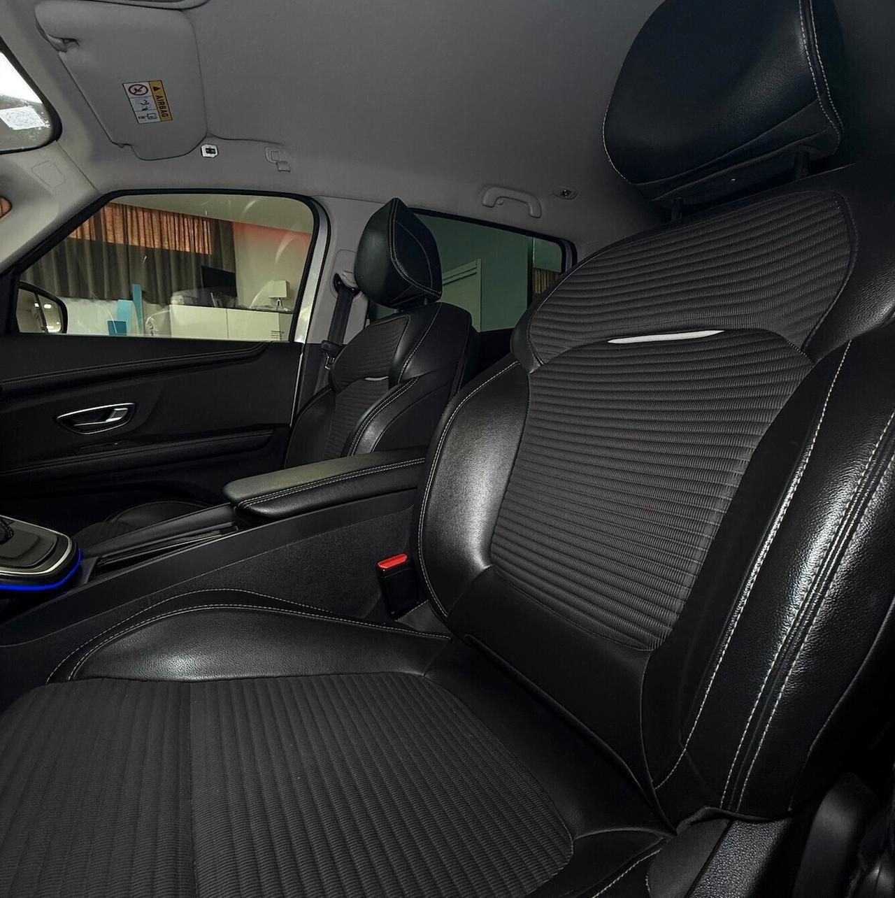 Renault Grand Scenic - 7 Posti - INITIALE PARIS