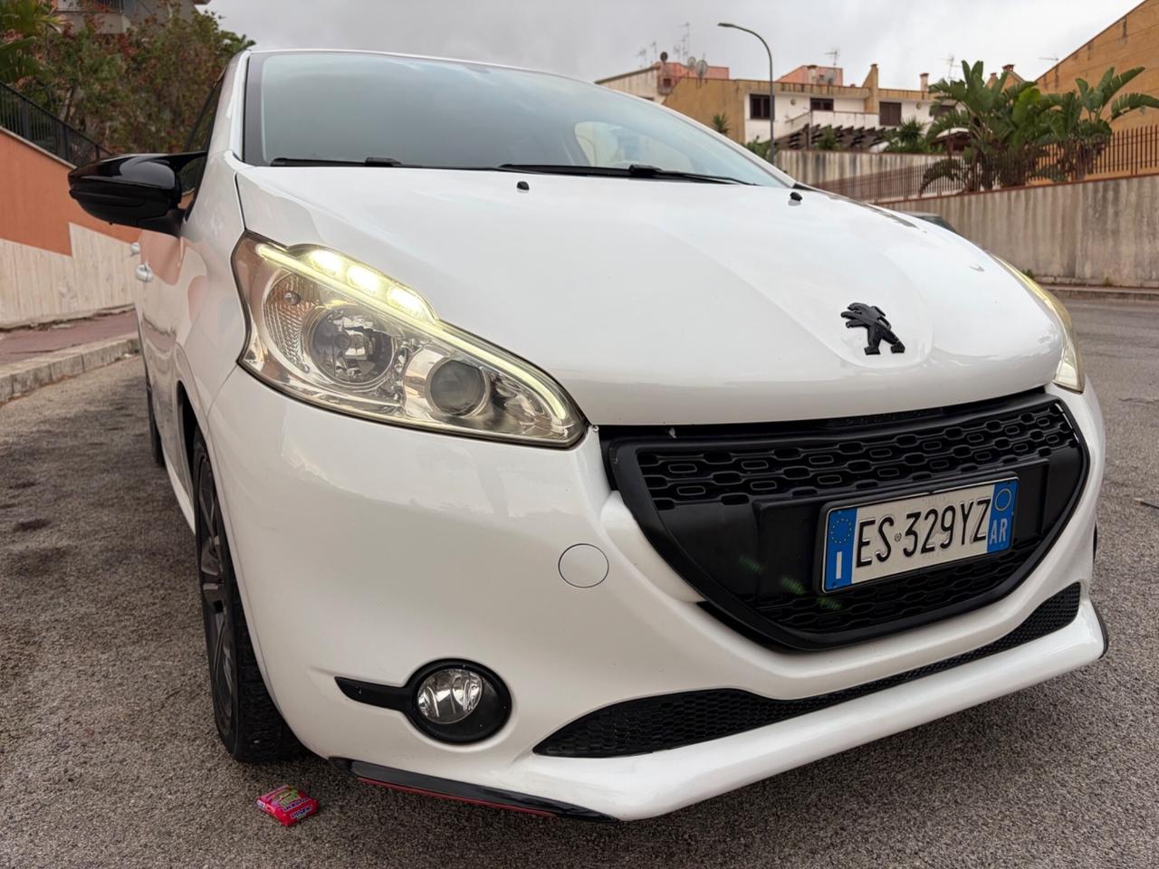 Peugeot 208 1.4 HDi 68 CV strafull