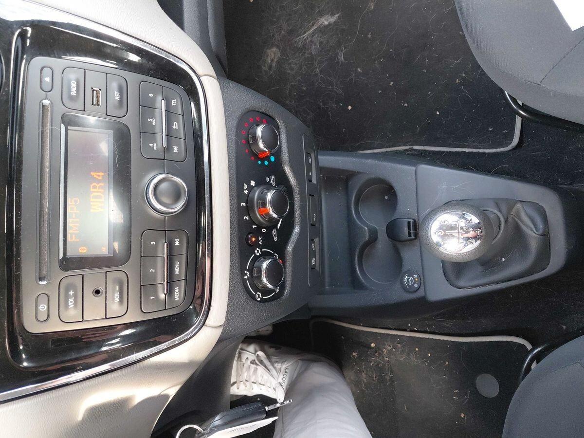 Dacia Dokker 1.6 8V 100CV Start&Stop GPL Lauréate