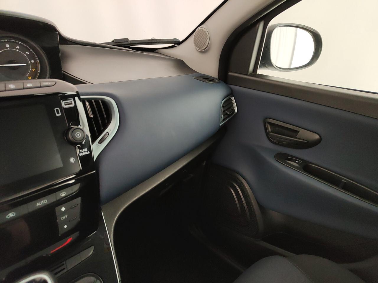 Lancia Ypsilon 1.0 FireFly 5 porte S&S Hybrid Platino