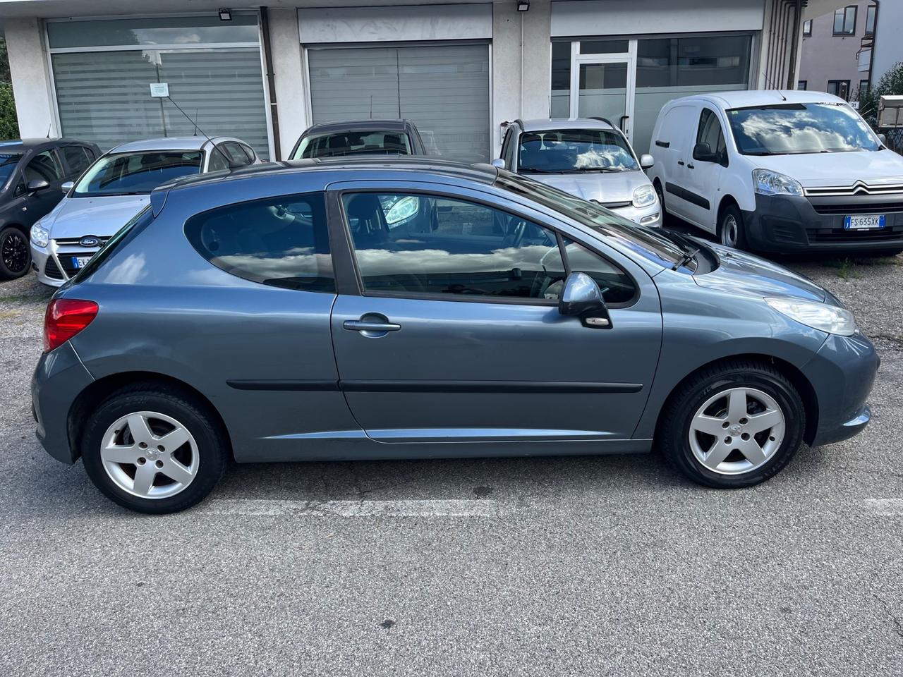 Peugeot 207 1.4 88CV 3p. ONE Line