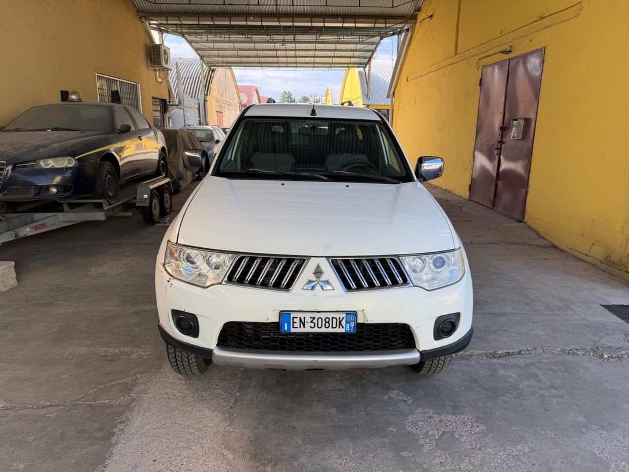 Mitsubishi L200 2.5 D Club Cab Invite Hard Top