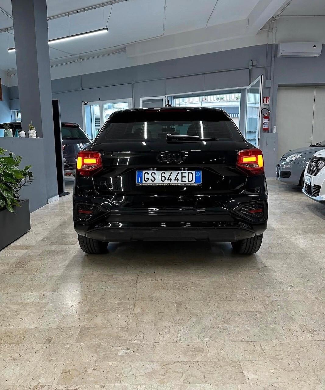 Audi Q2 30 TDI S tronic Identity Black