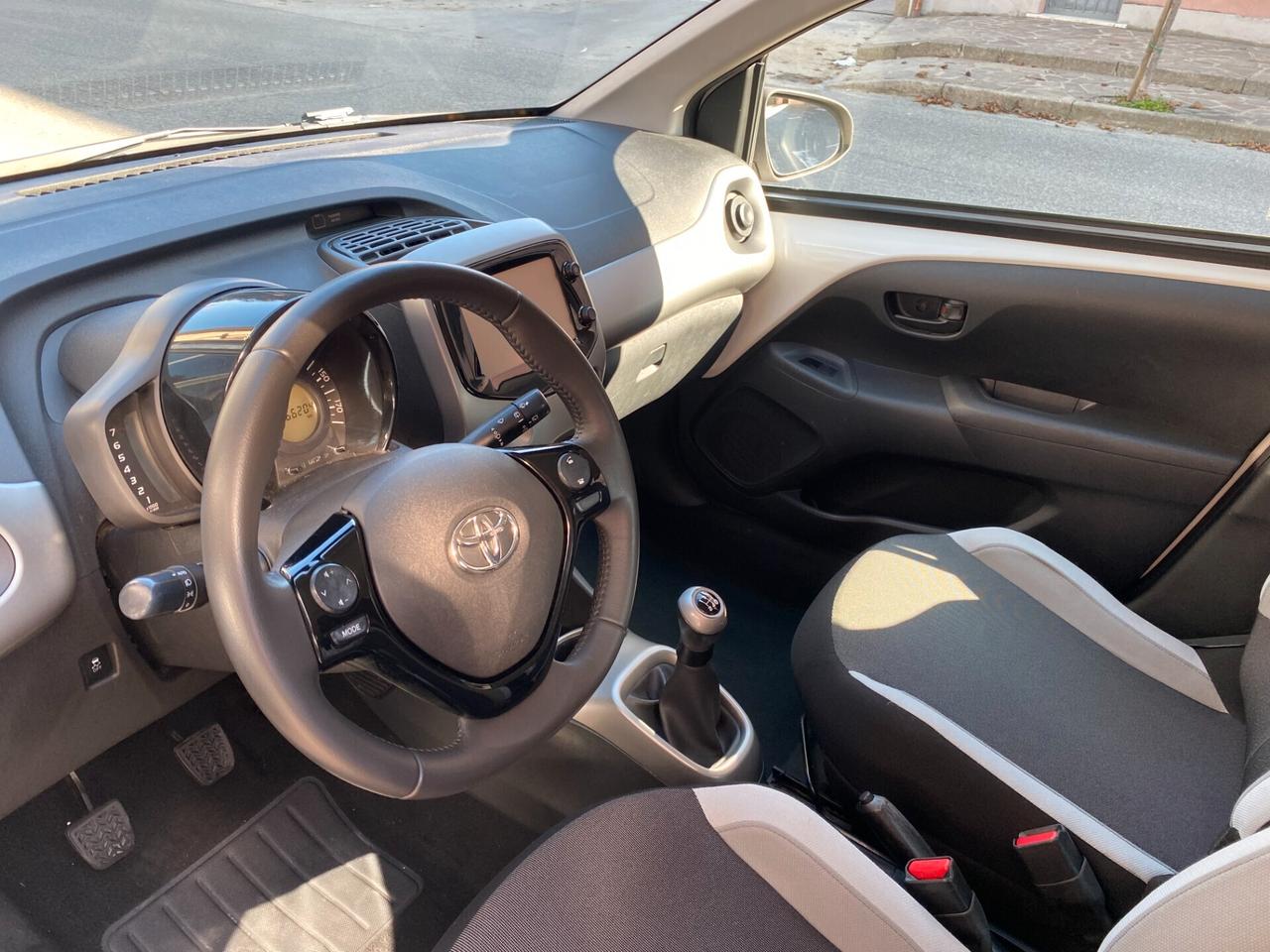Toyota Aygo 1.0 VVT-i 69 CV 5 porte x-clusiv