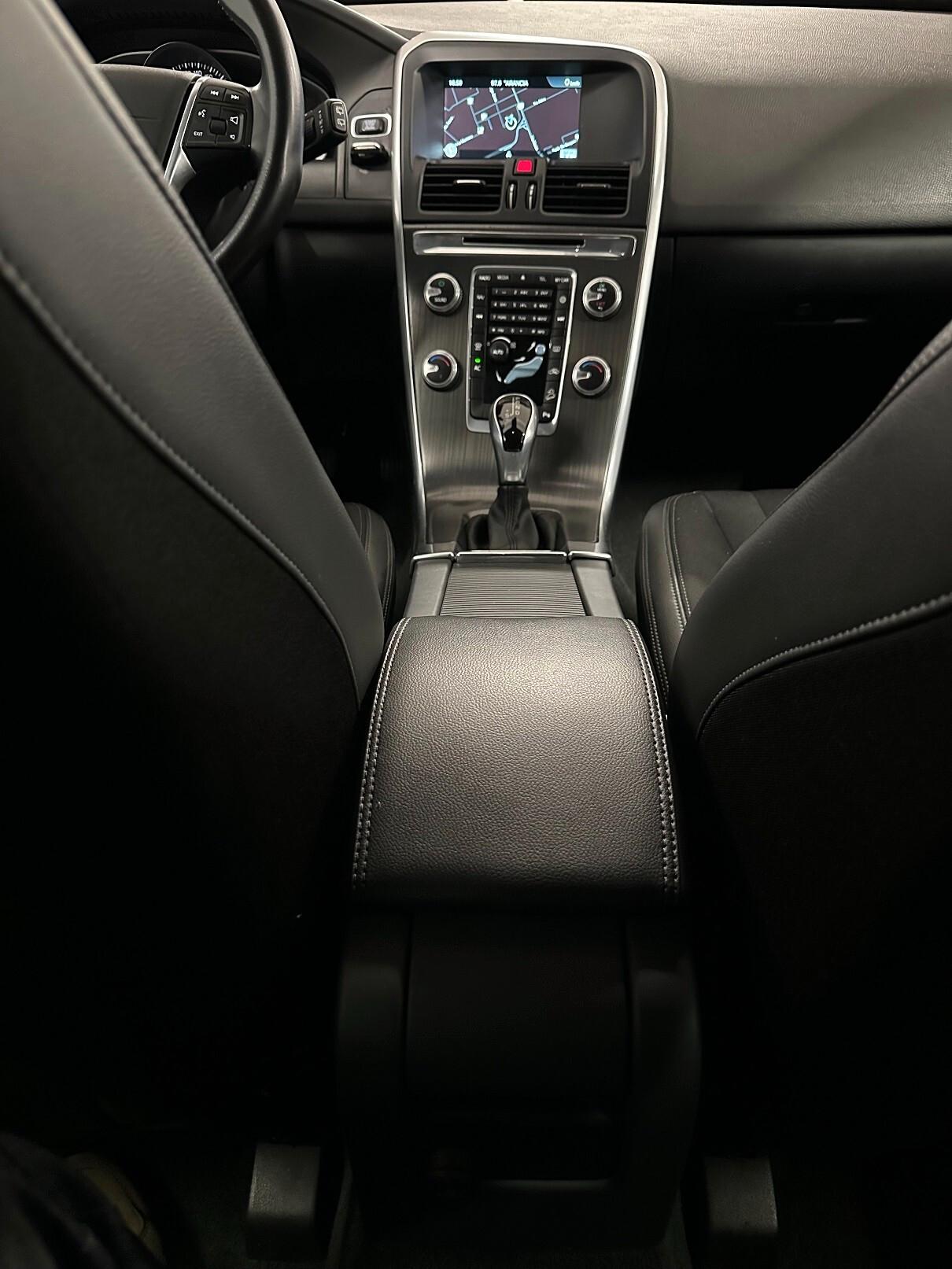 Volvo XC 60 XC60 D4 AWD Geartronic Business AUTOCARRO N1