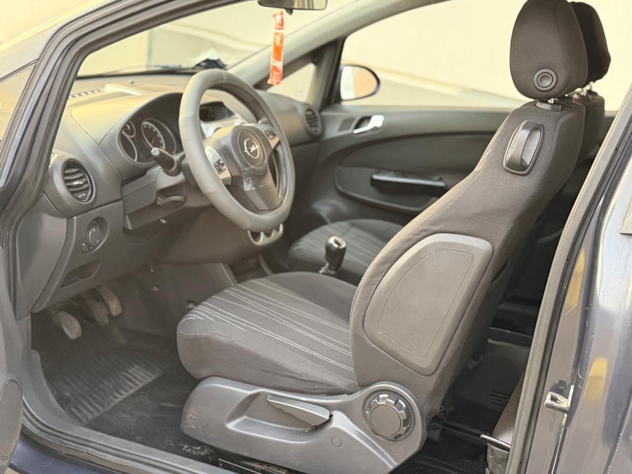 Opel Corsa 1.2 benzina 2009 leggere descrizione