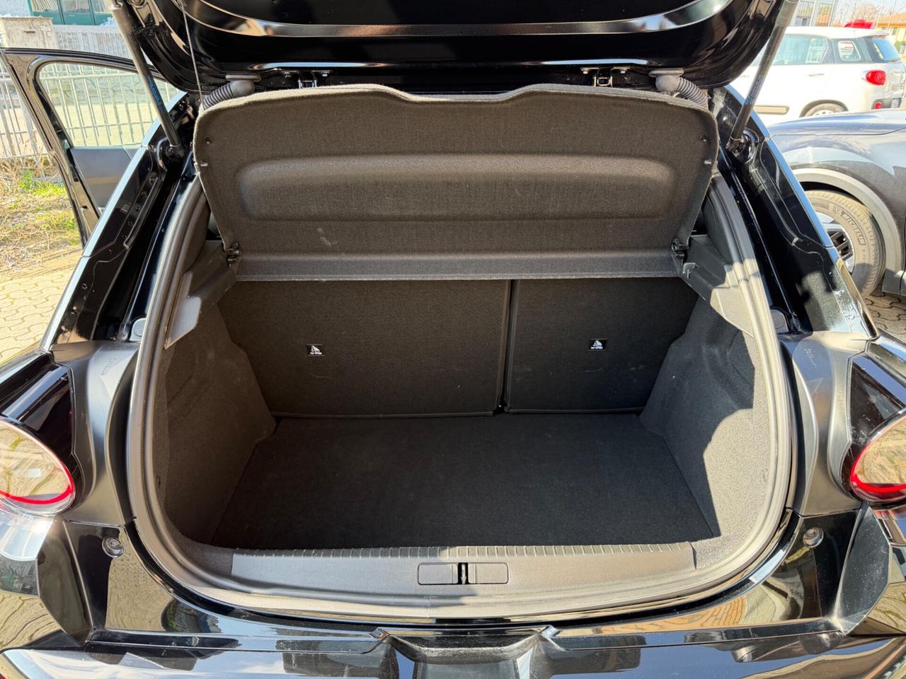 Lancia Ypsilon Hybrid e-DCT LX