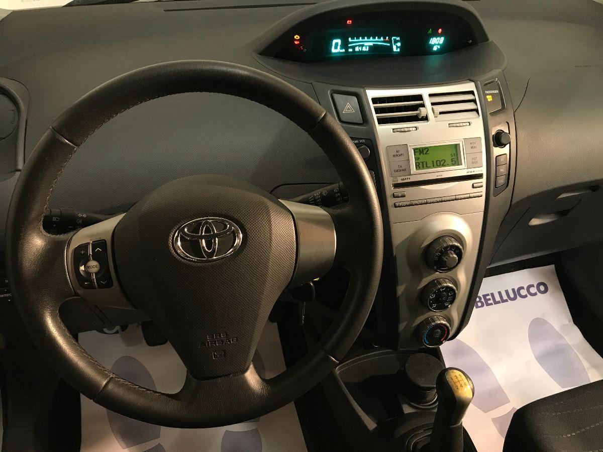 TOYOTA Yaris 1.0 5p. Sol