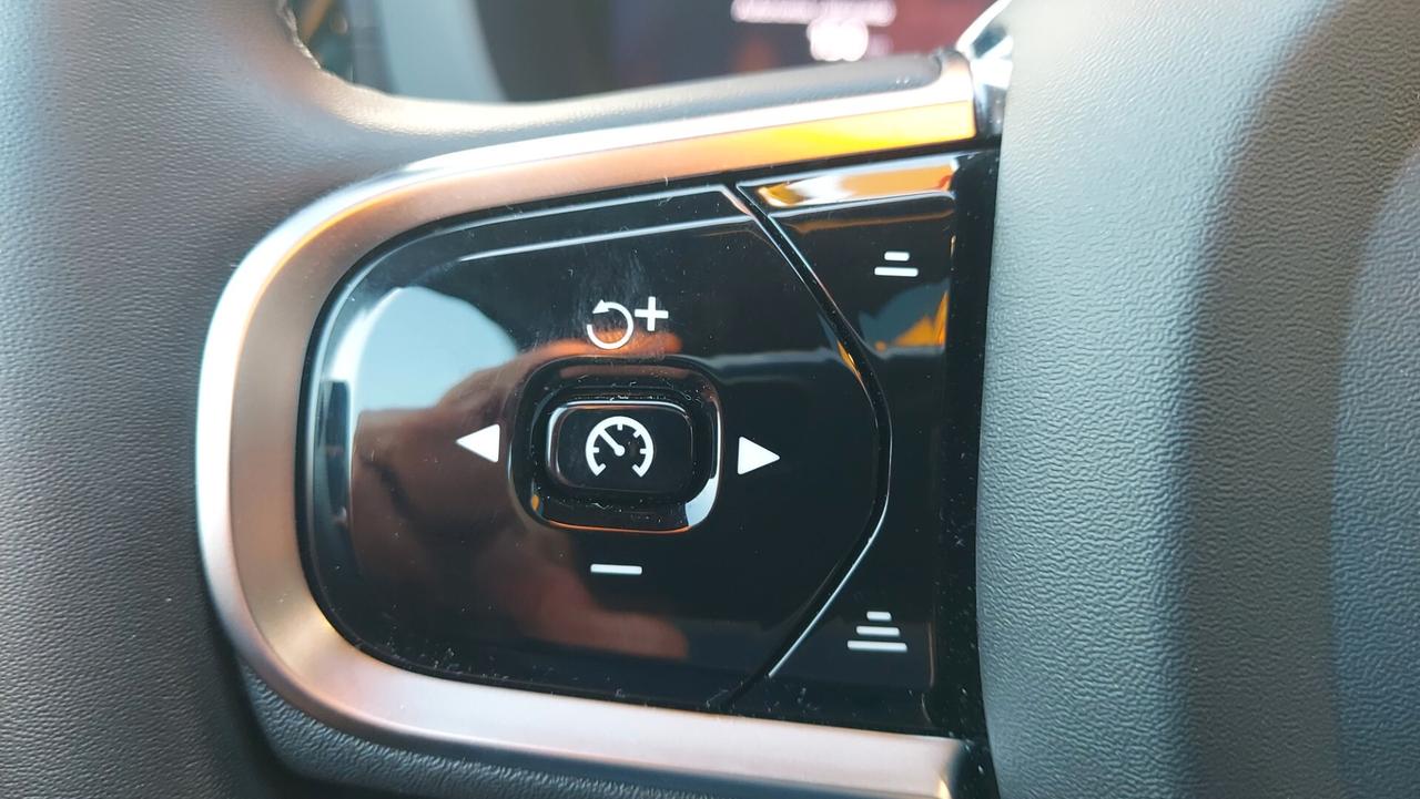 Volvo XC 60 XC60 T6 Recharge Plug-in Hybrid AWD automatico Ultimate Dark