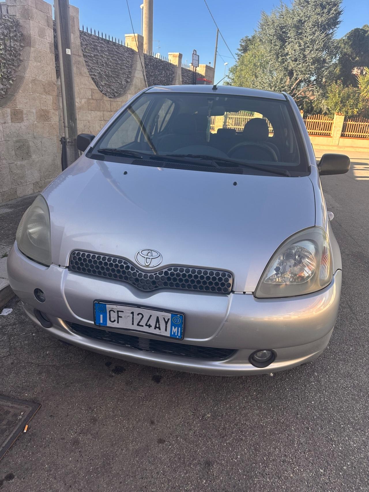 Toyota Yaris 1.3i 16V cat 5 porte Sol