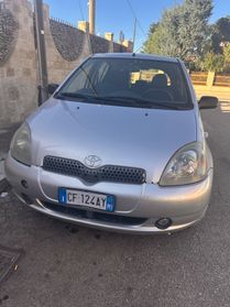 Toyota Yaris 1.3i 16V cat 5 porte Sol