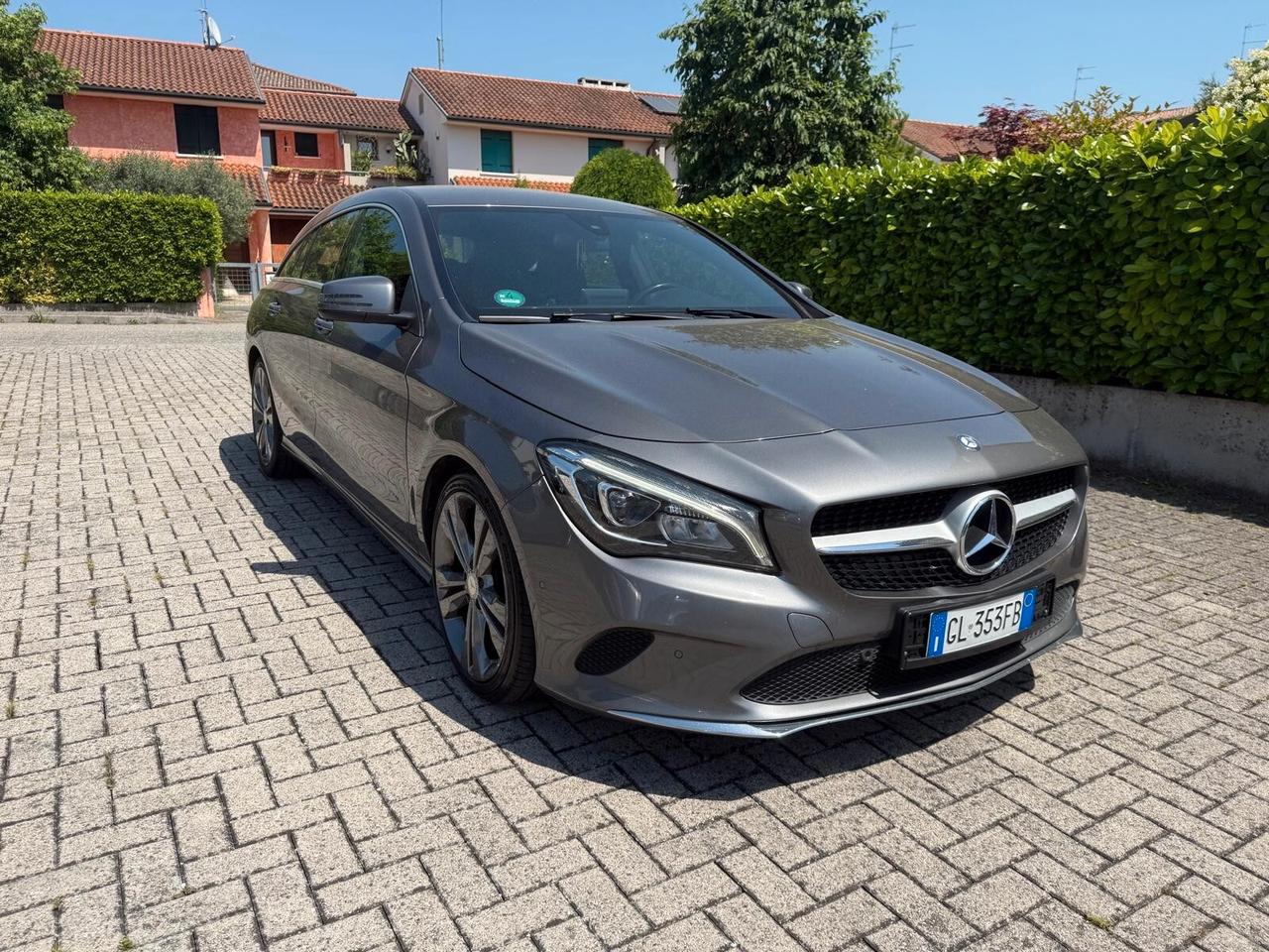 Mercedes-benz CLA 180 d Premium