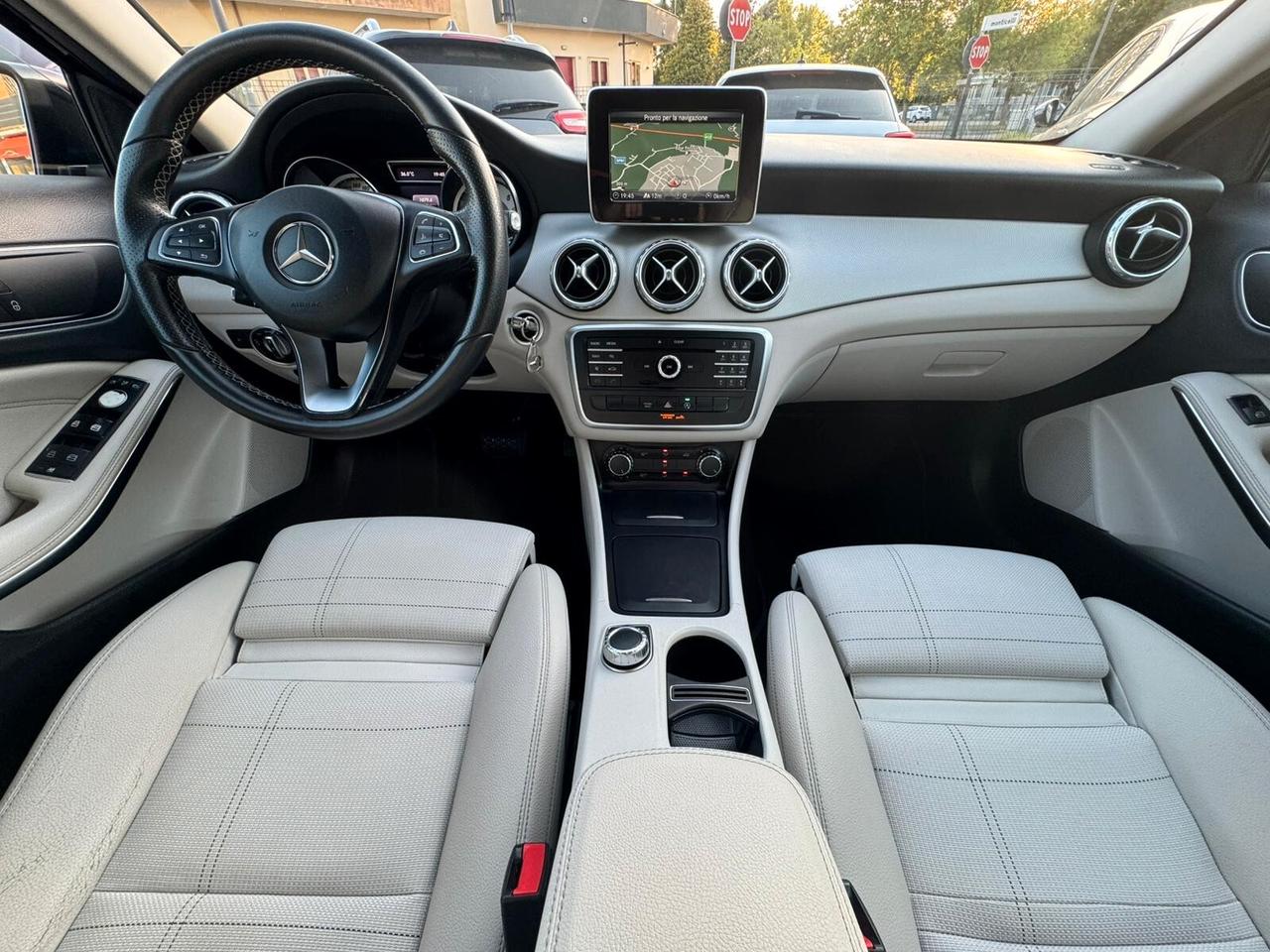 MERCEDES GLA 180d Premium