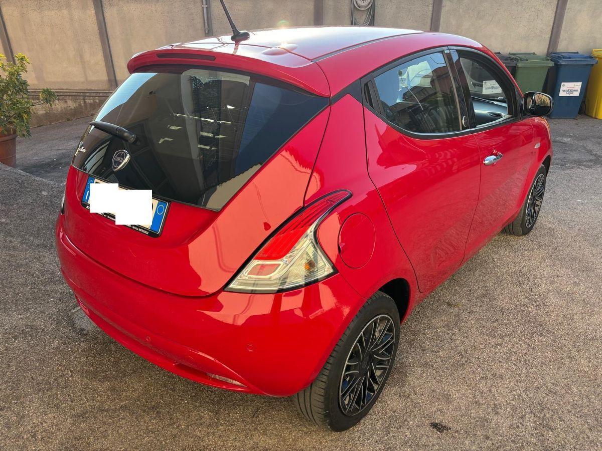 LANCIA Ypsilon 1.2 69 CV 5p.GPL Ecochic Silver
