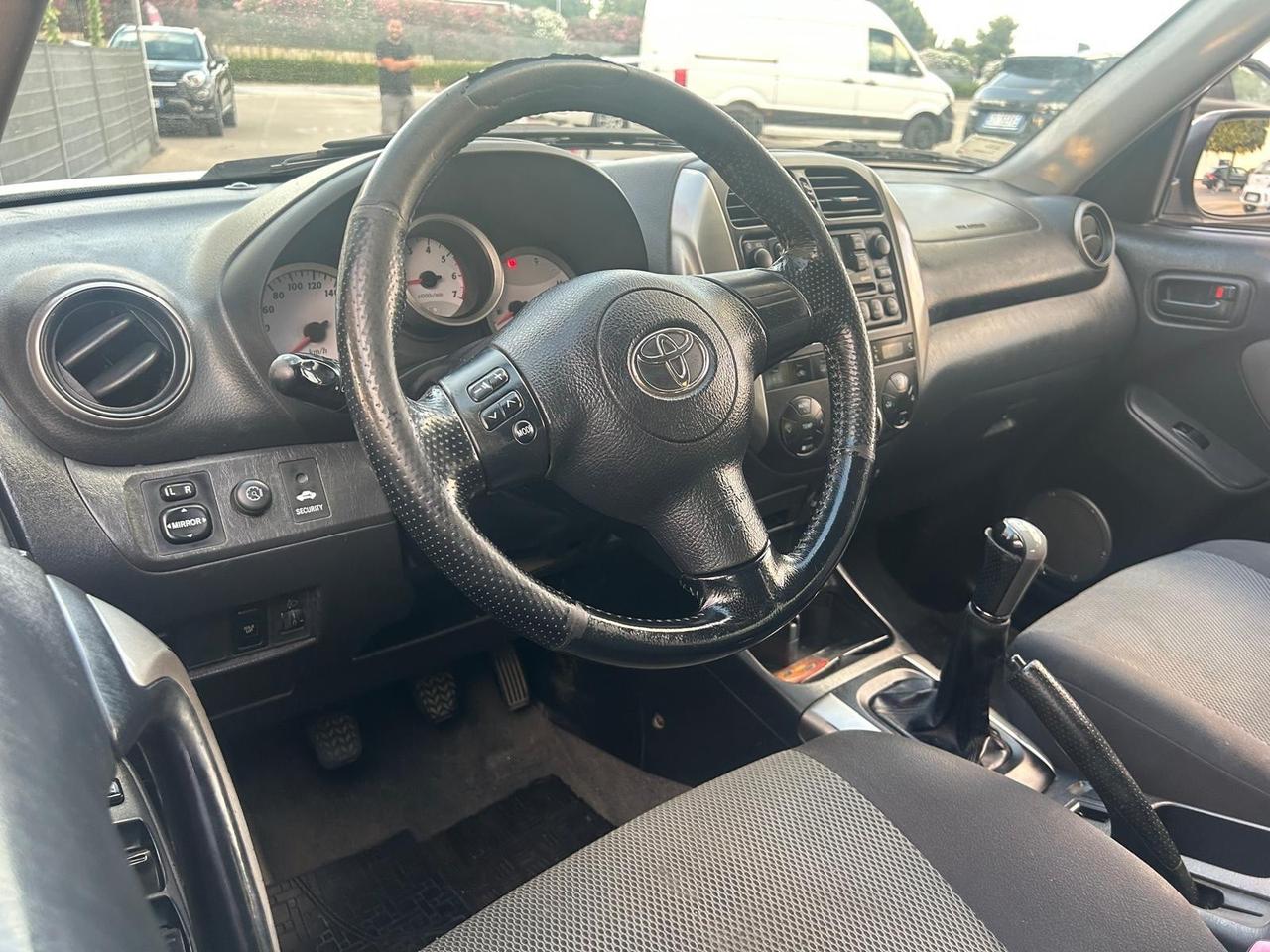 Toyota RAV4 2.0 Tdi 4D gancio carrello N1 autocarro