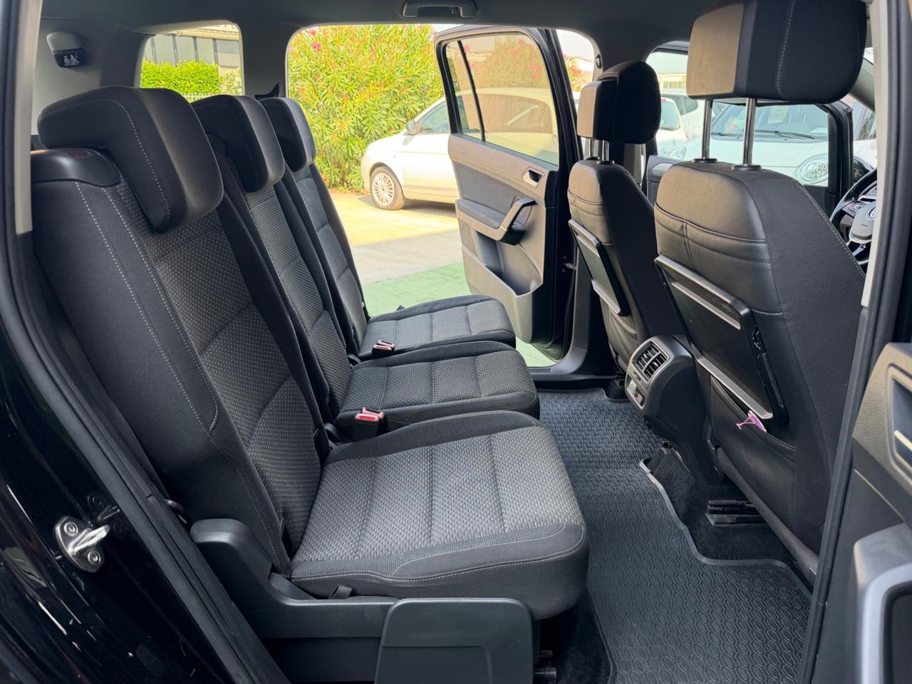 Volkswagen Touran 2.0 TDI 150 CV SCR DSG Business BlueMotion Technology