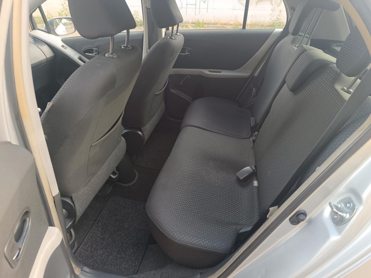 Toyota Yaris 1.0 5 porte SOLAMENTE 108.000 KM