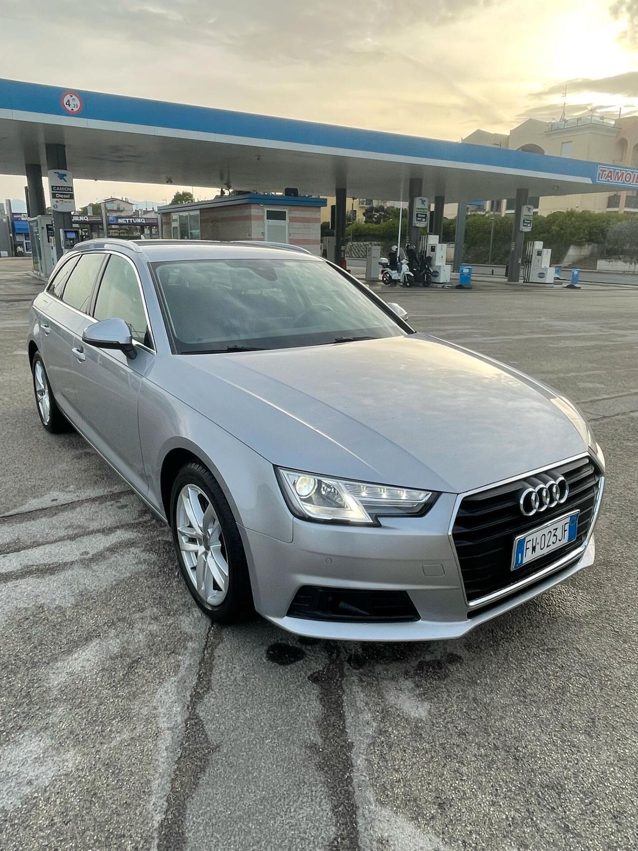 Audi A4 Avant 35 TDI 2.0 150 cv S-tronic S-line edition. Full optional