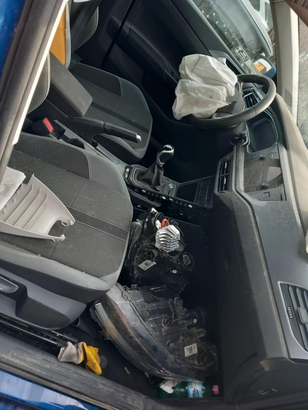 Volkswagen Polo 1.0 TSI Life SINISTRATA