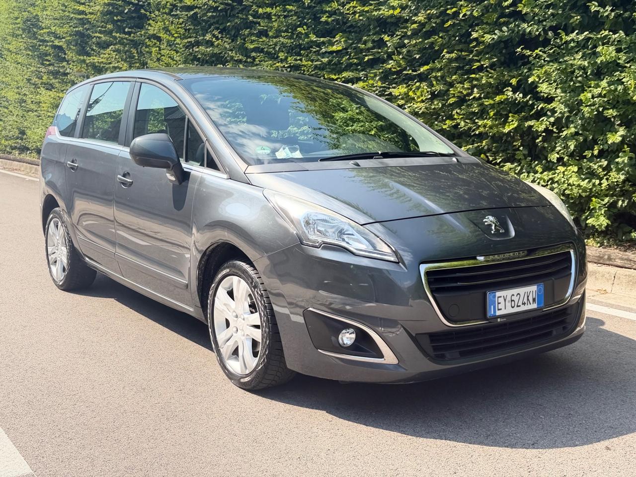 Peugeot 5008 1.6 HDI 115cv 7 POSTI