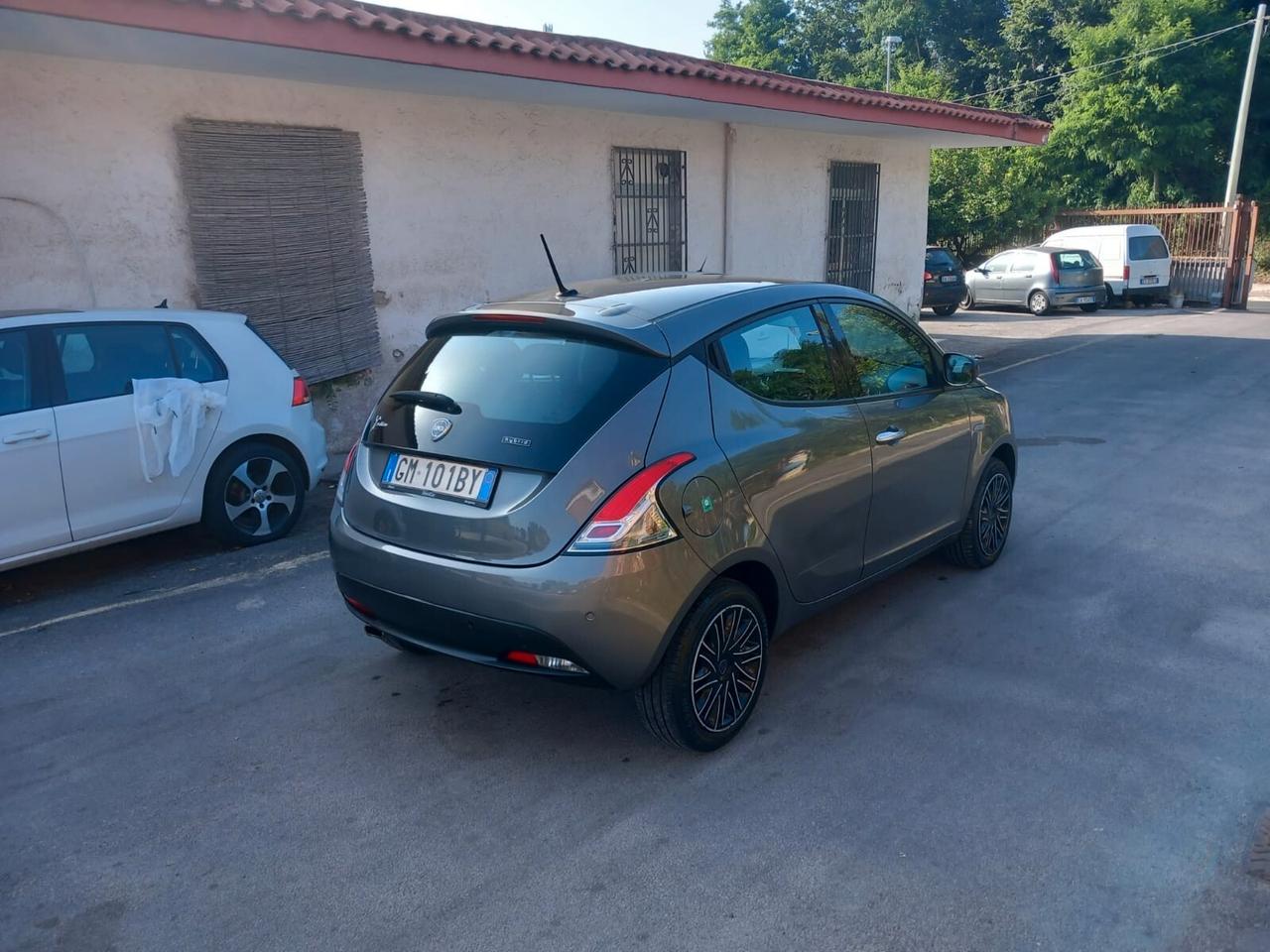 Lancia Ypsilon 1.0 FireFly 5 porte S&S Hybrid Gold