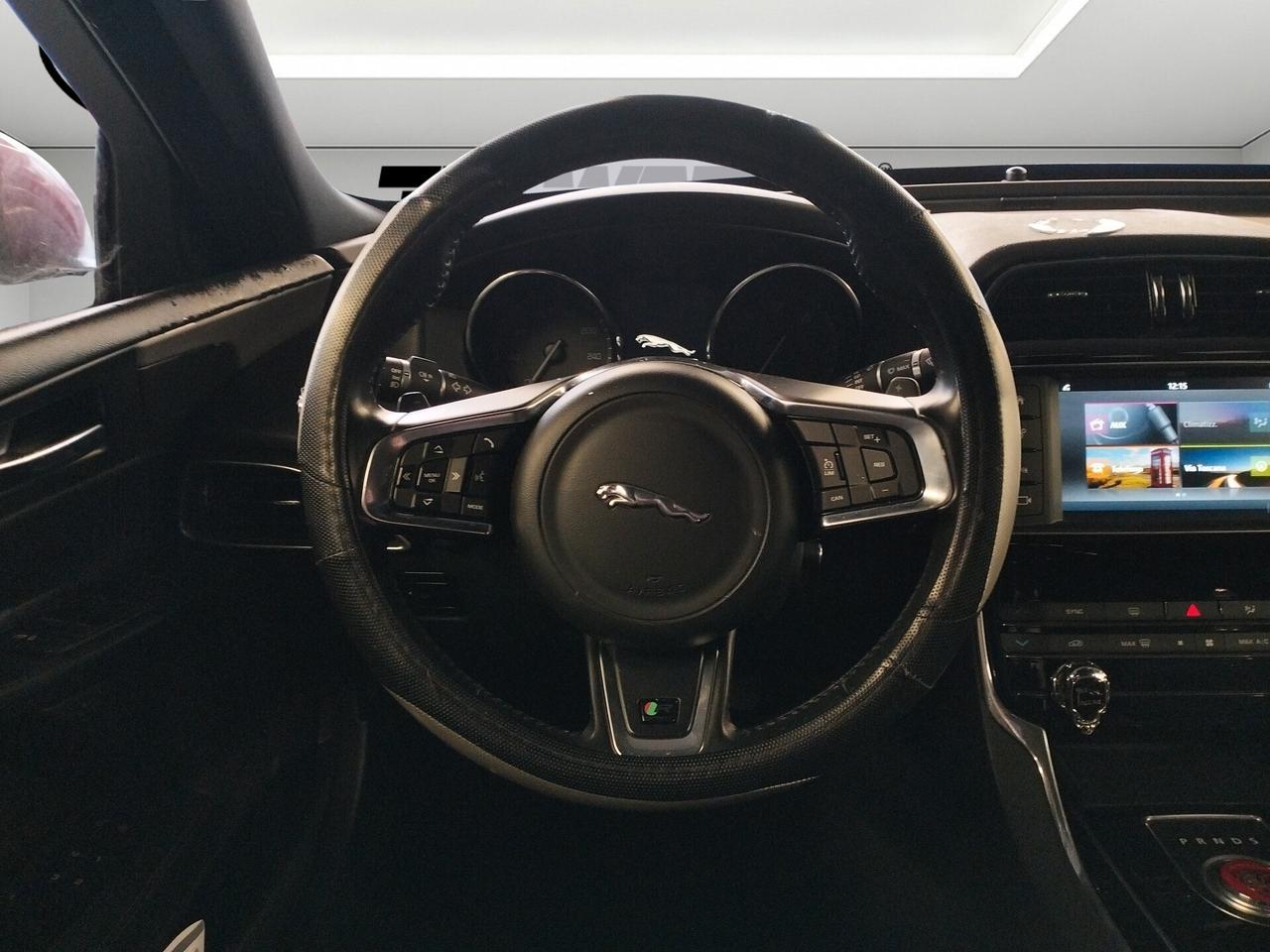 Jaguar XE 2.0 D Turbo aut. Portfolio - OPERATORI DEL SETTORE - GUASTO AL MOTORE