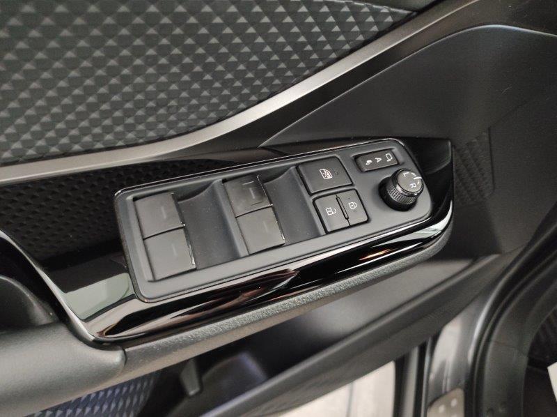 TOYOTA C-HR (2016-2023) - C-HR 2.0 Hybrid E-CVT Trend